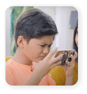 Cuplikan video Dino Mato, seorang anak laki laki