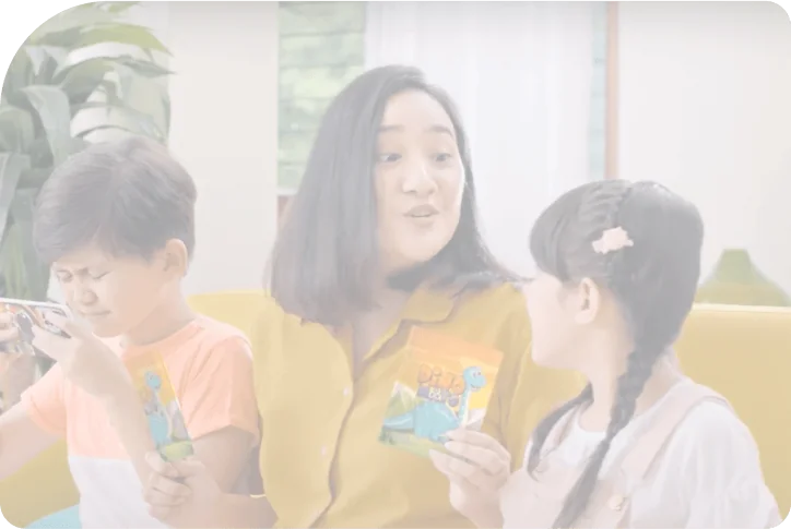 Cuplikan video Dino Mato, ibu bersama dua anak